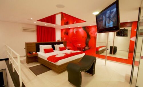 img-suite-piscina-sauna-e-ofuro-tv-classea-motel